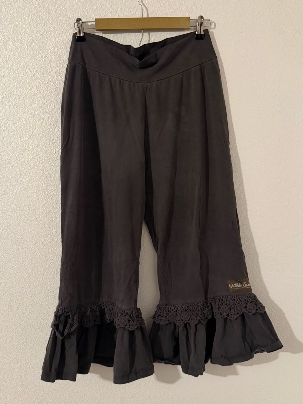 Matilda Jane Big Ruffle Pants Womens Size Large- Gray Crochet Hem Accent Boho